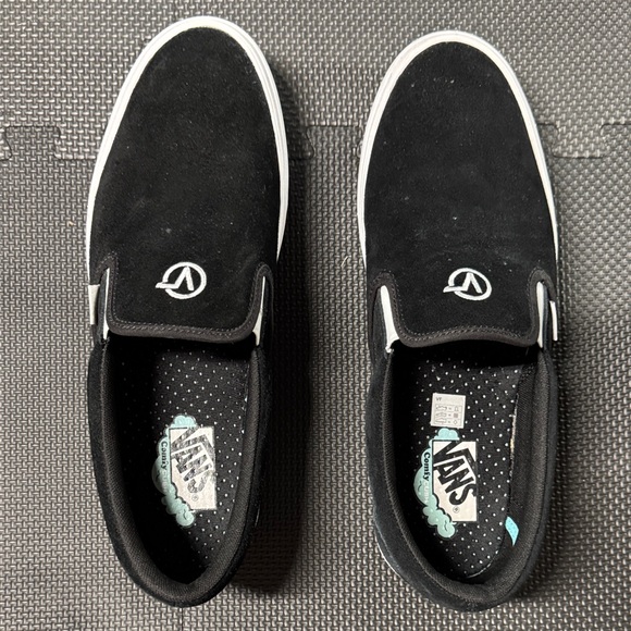 Like new Vans Classic Black Suede Slip-Ons - Picture 2 of 10